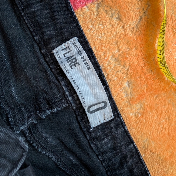 🖤 Black Flare Jeans - Picture 3 of 5